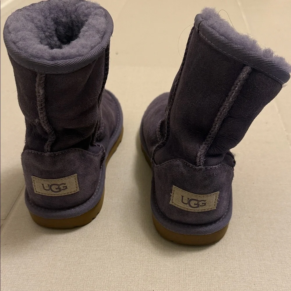NWOT Ugg Australia purple mid height ankle fuzzy sheepskin fur boots